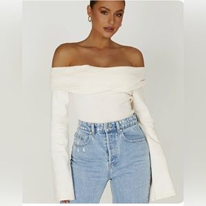 MESHKI OFF THE SHOULDER TWIST TOP